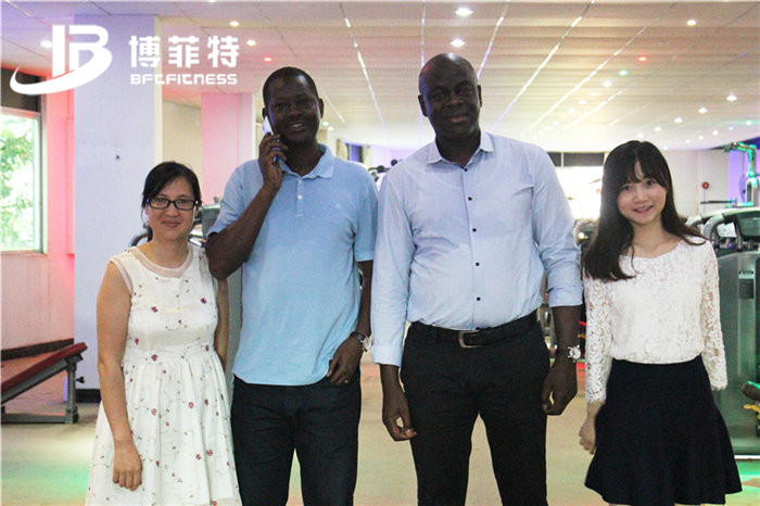 塞內(nèi)加爾客戶(hù)來(lái)中國(guó)進(jìn)口博菲特的健身器材