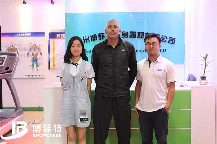 摩洛哥客戶來博菲特購買健身房器材，產品囊括有氧系列的跑步機，動感單車，健身車