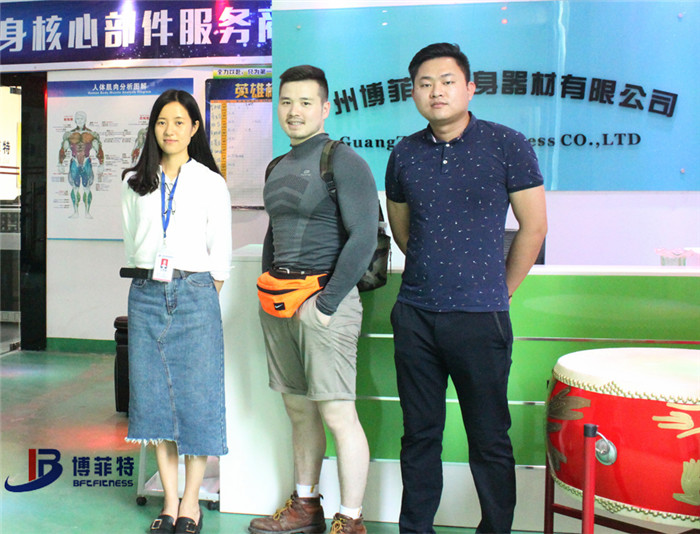 香港客戶來(lái)博菲特購(gòu)買健身房器材，產(chǎn)品囊括有氧系列的跑步機(jī)，動(dòng)感單車，健身車