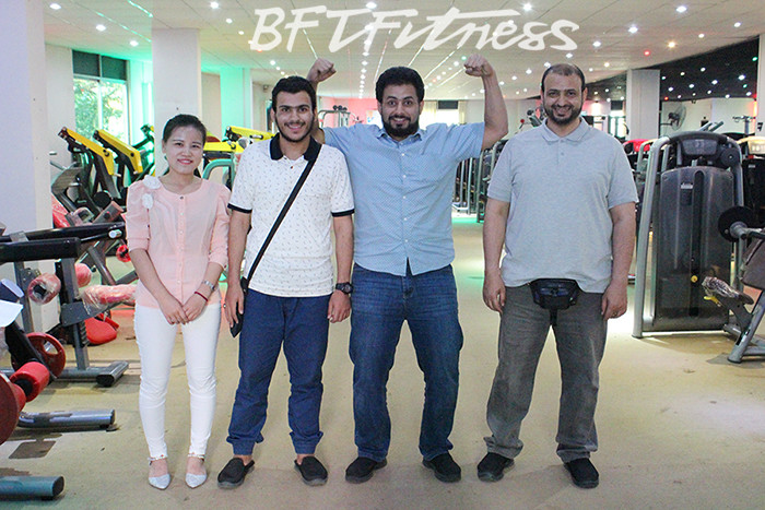 沙特客戶來博菲特購買健身房器材，產品囊括有氧系列的跑步機，動感單車，健身車