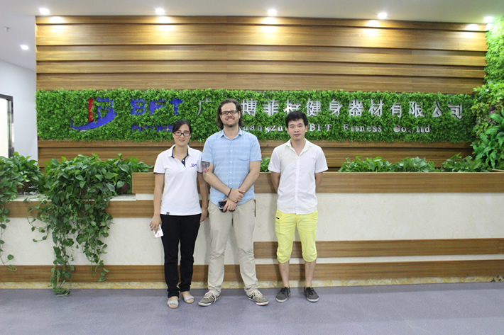 迪拜客戶采購健身器材