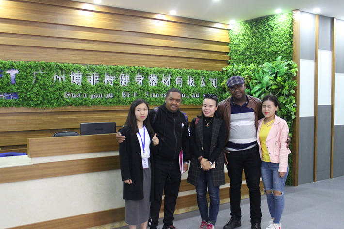 馬拉維客戶來中國找商用健身器材廠家