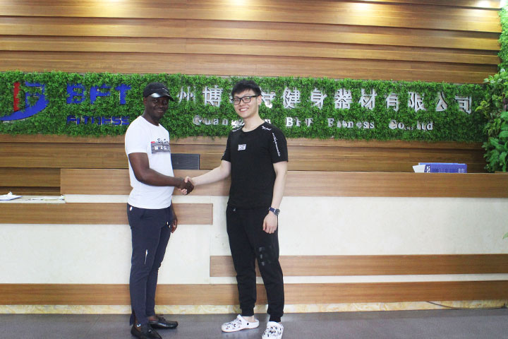 喀麥隆健身房器材