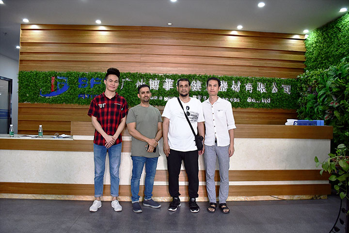 沙特客戶來中國采購健身器材