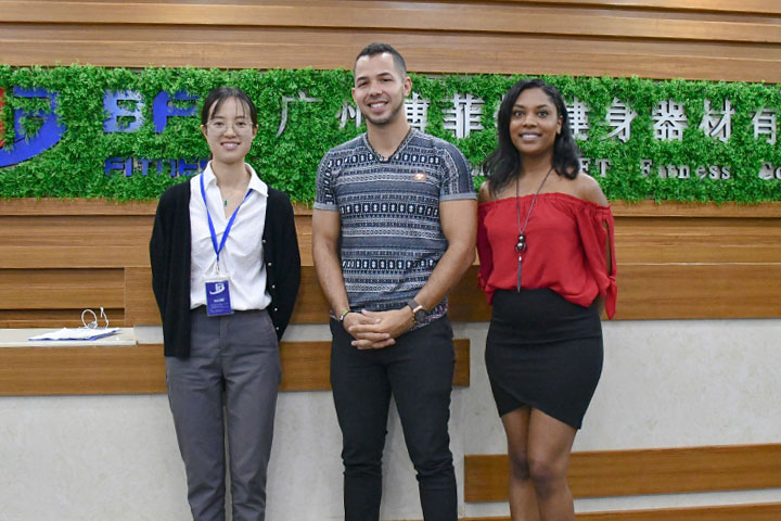 法國客戶來中國采購健身器材