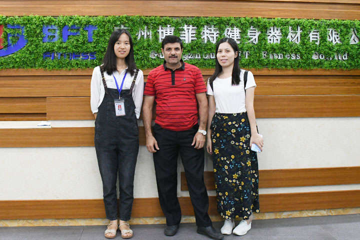 沙特保鏢開健身房