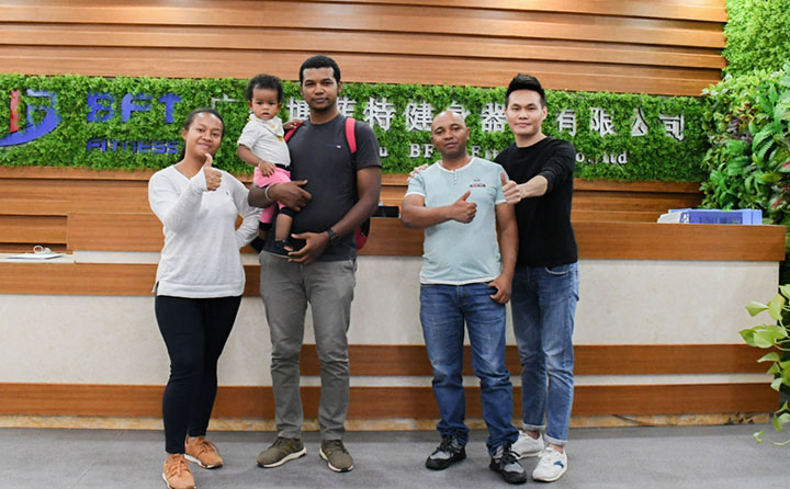 馬達加斯加客戶采購健身房器材