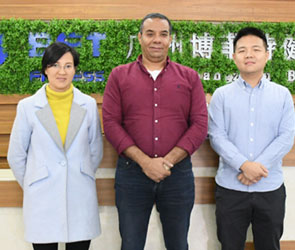 埃及客戶來(lái)中國(guó)采購(gòu)商用健身器械